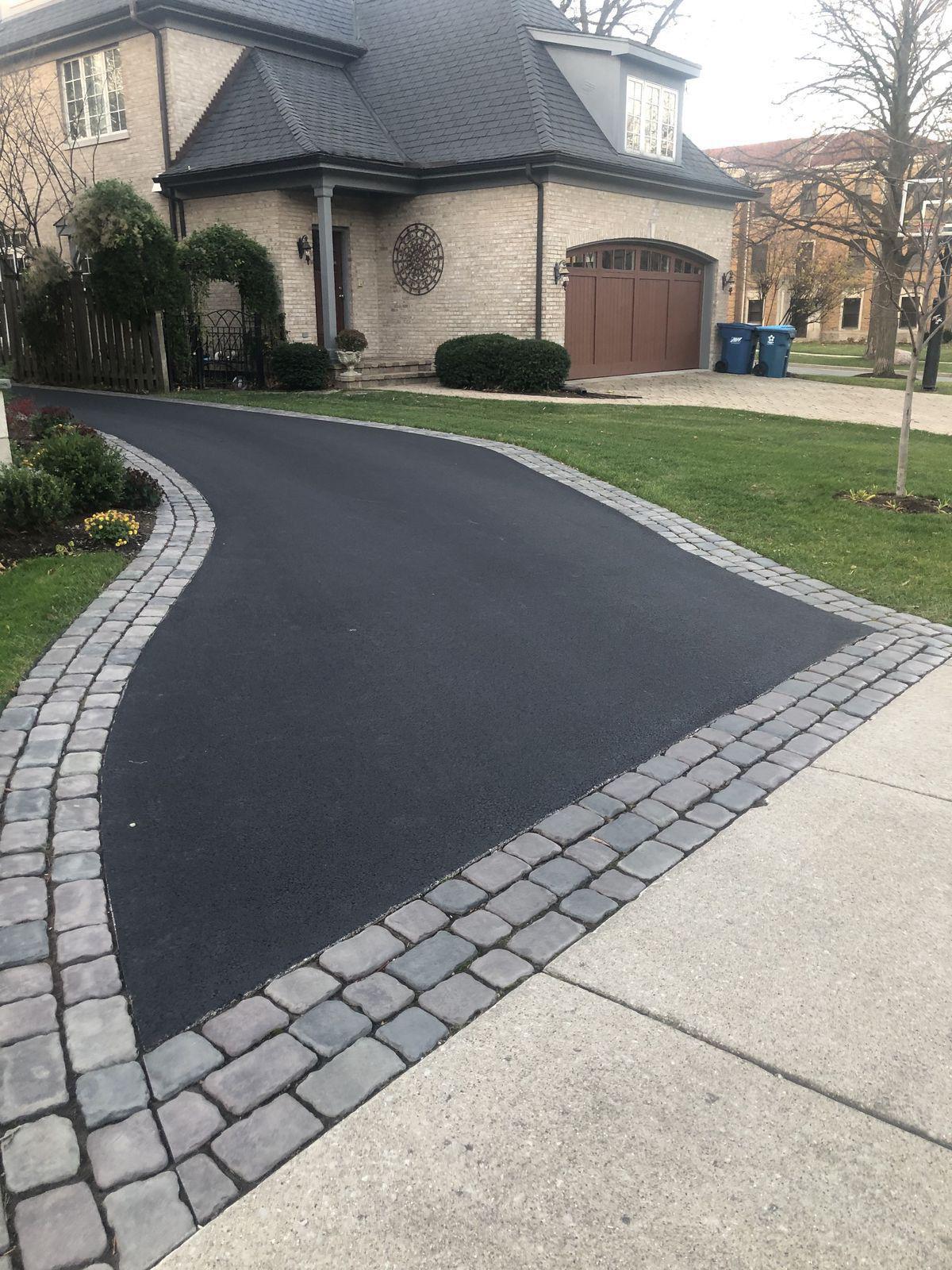Tarmac with Cobble Features